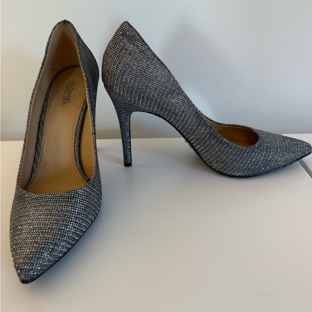 Michael Kors silver pump heel